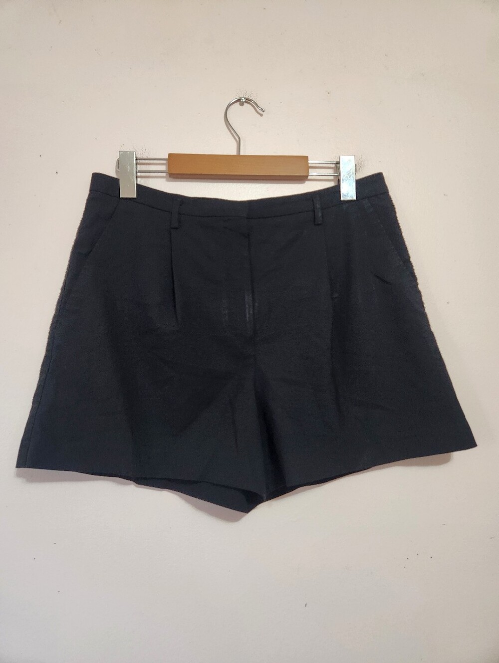 Aritzia Babaton Tailored Black Italian Wool Pleated High Waist Mini Shorts Sz 8